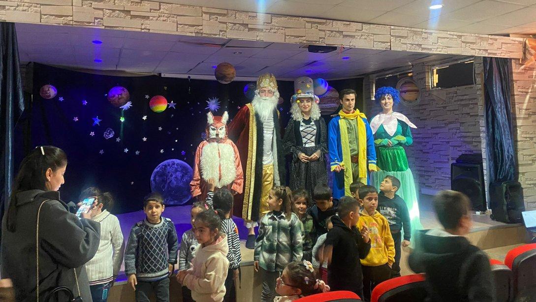 Karşıyaka Kız YBO’da “Küçük Prens” tiyatro gösterisi düzenlendi