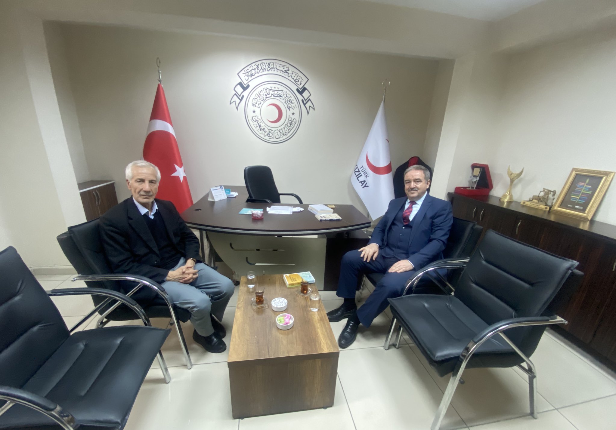 Müdür Eryarsoy, Kızılay Şube Başkanı Okçu’yu ziyaret etti
