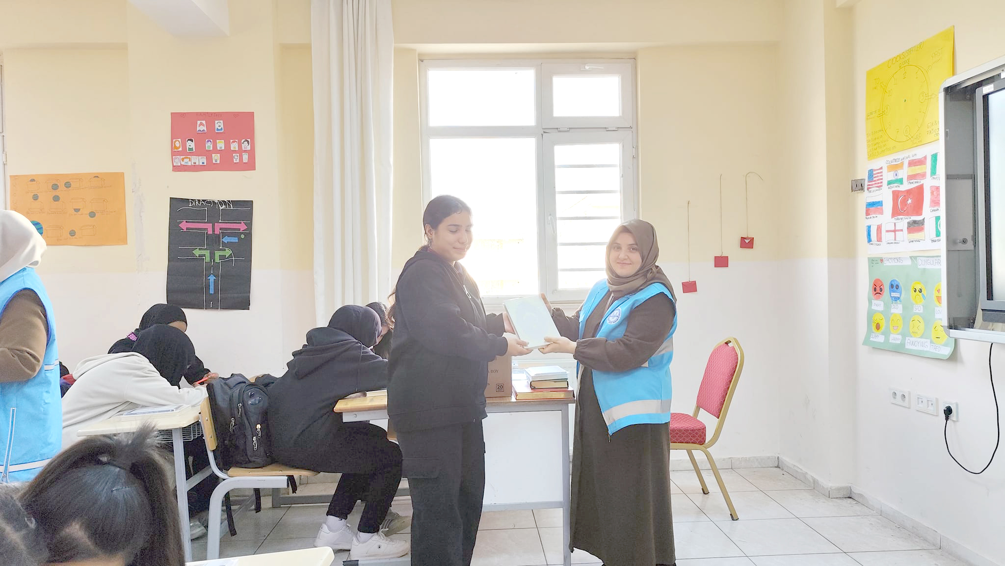 İmam Hatip Lisesi Öğrencilerine Kuran-I Kerim hediye edildi