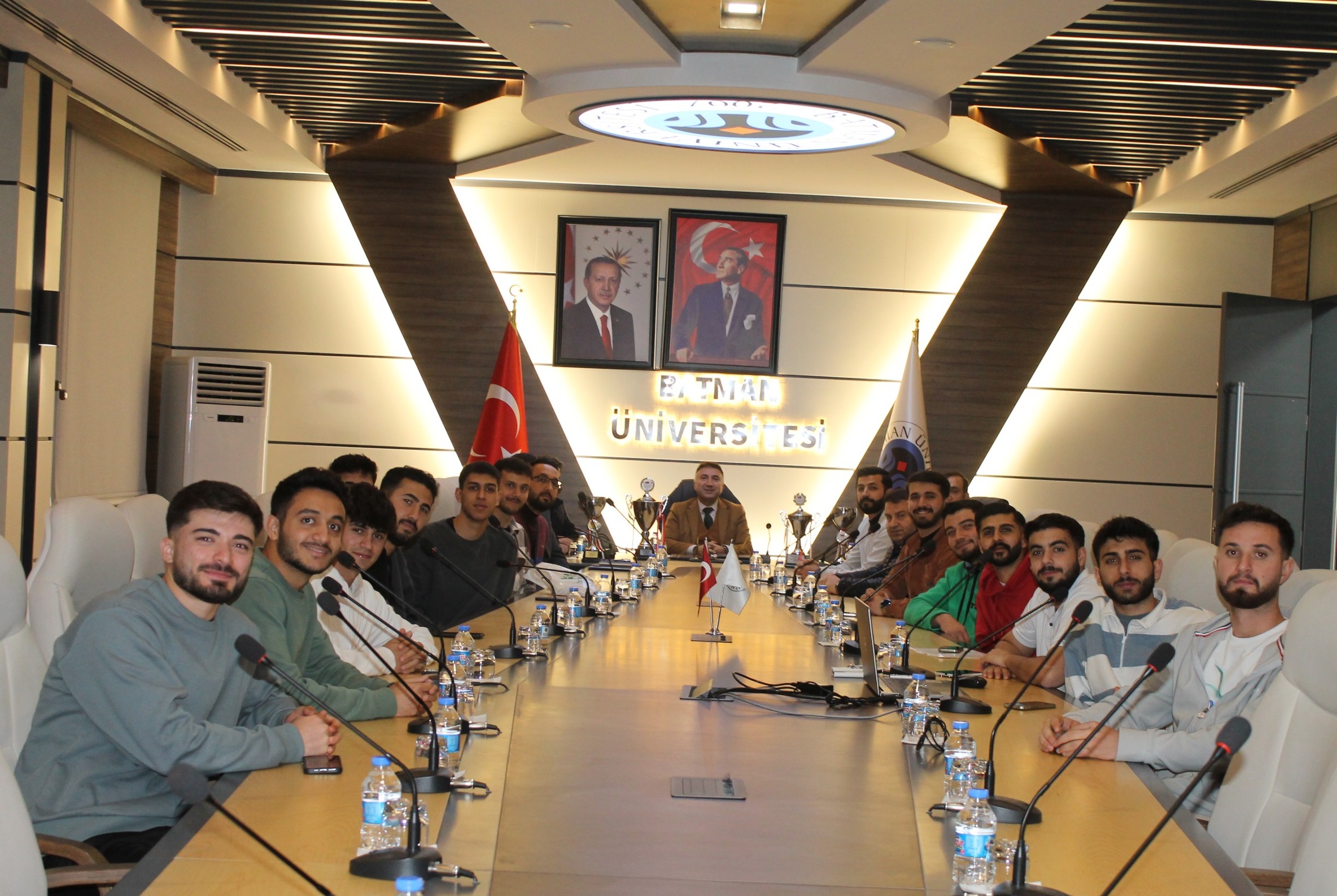 Rektör Demir, Şampiyon olan Voleybol takımını ağırladı