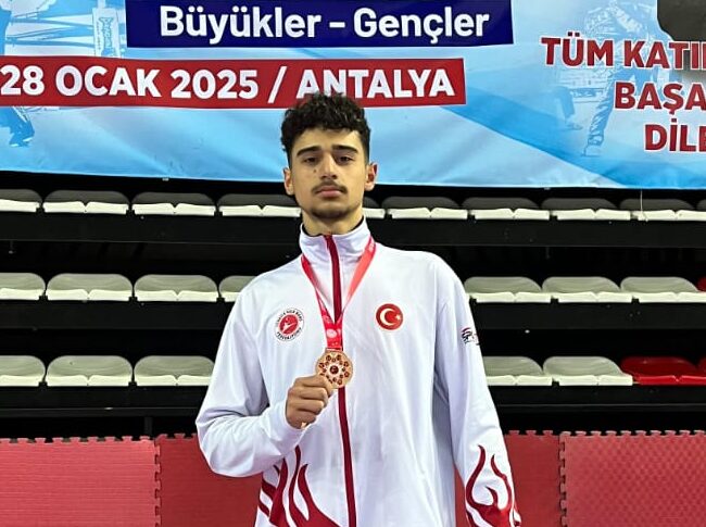 Muhammed Furkan Çelik Kick-Boks’ta Türkiye Şampiyonu oldu