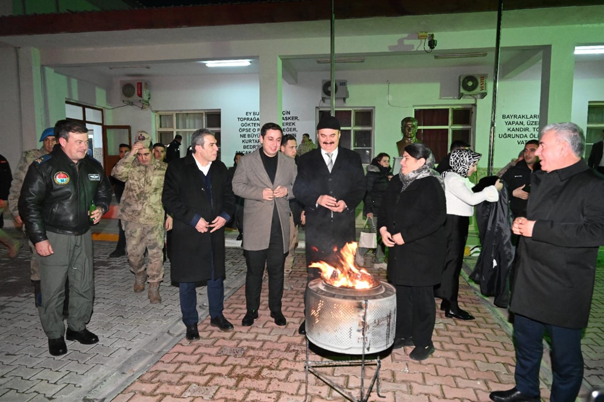 Valimiz, Yılbaşında Çalışan Personele Moral Ziyaretinde Bulundu