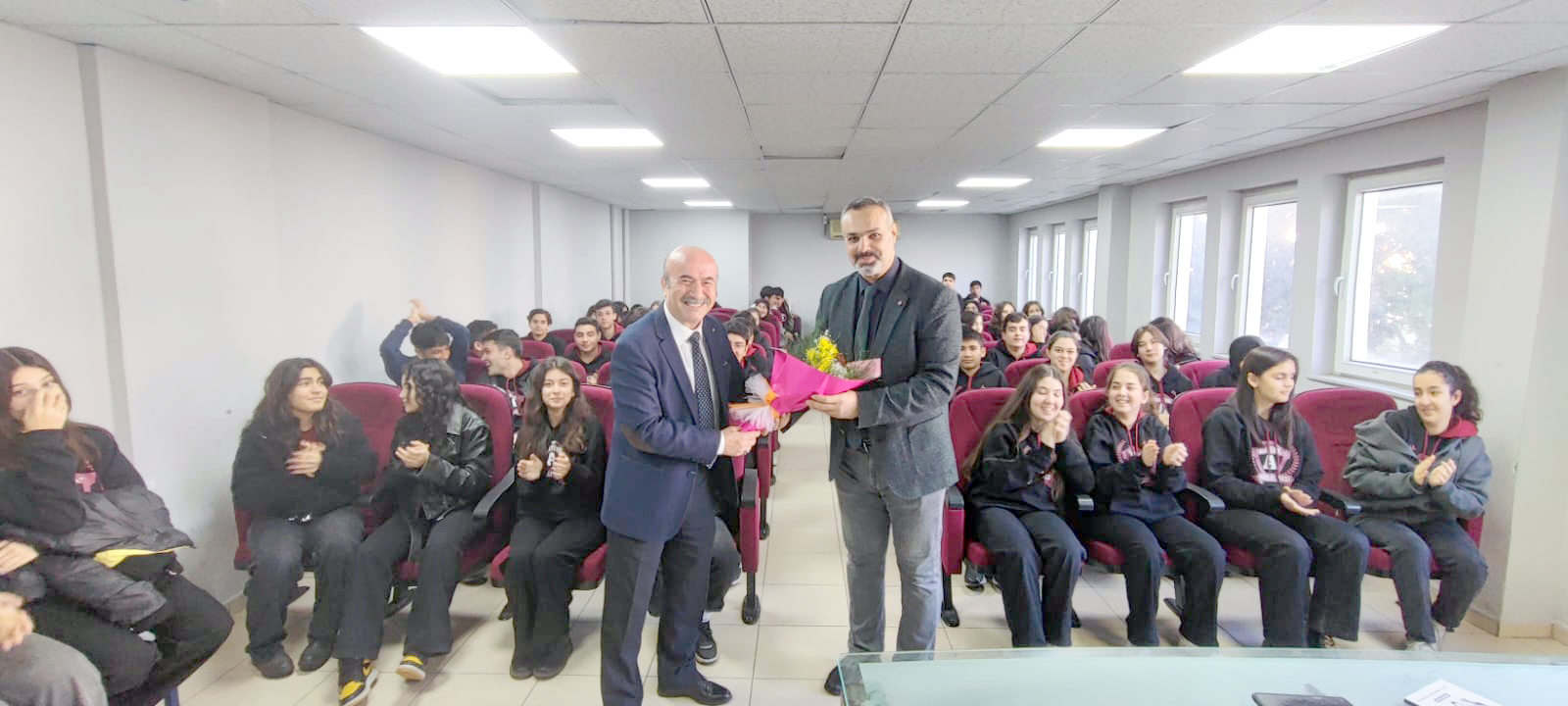 Hatay Dörtyol’da “Başarıda Arkadaş Seçimi” Konferansları