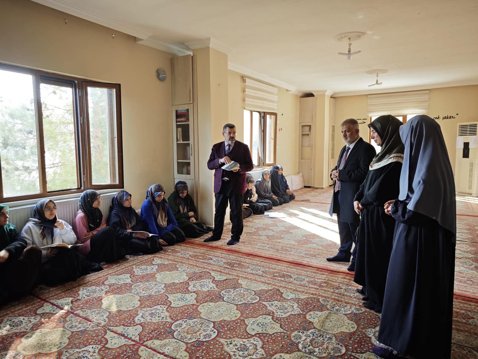 İl Müftüsü Durmuş’tan Beşiri Yatılı Kız Kur’an Kursu’na Ziyaret