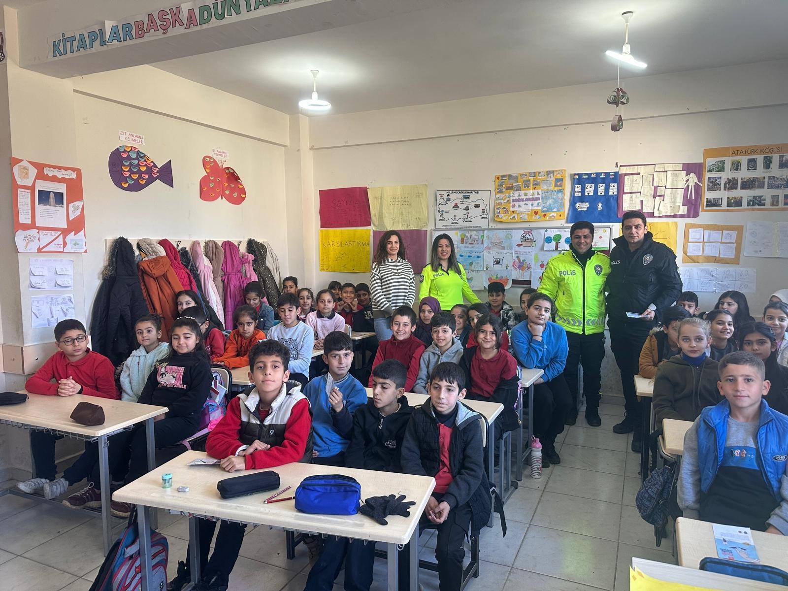 Beşiri İlçe Emniyet Amirliği’nden öğrencilere bilinçlendirme eğitimi