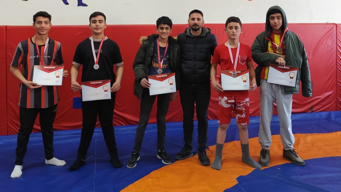 Bölükkonak ve Yanıkkaya Ortaokullarından spor müsabakalarında büyük başarı