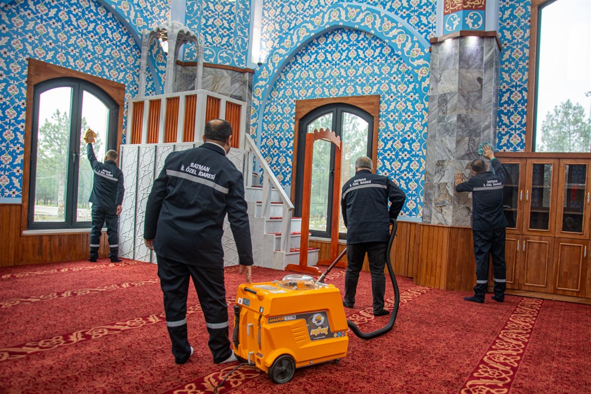 448 Cami Titizlikle Temizlendi