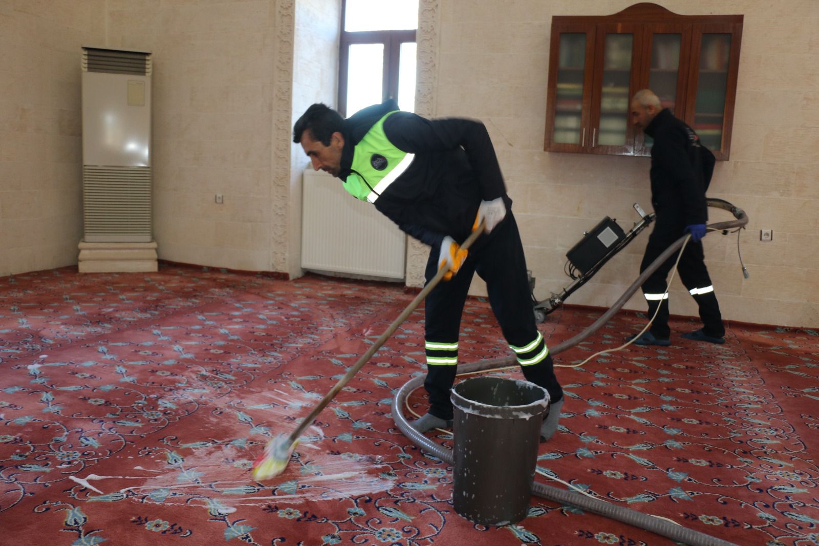 Belediye’den ibadethanelere gül kokulu temizlik