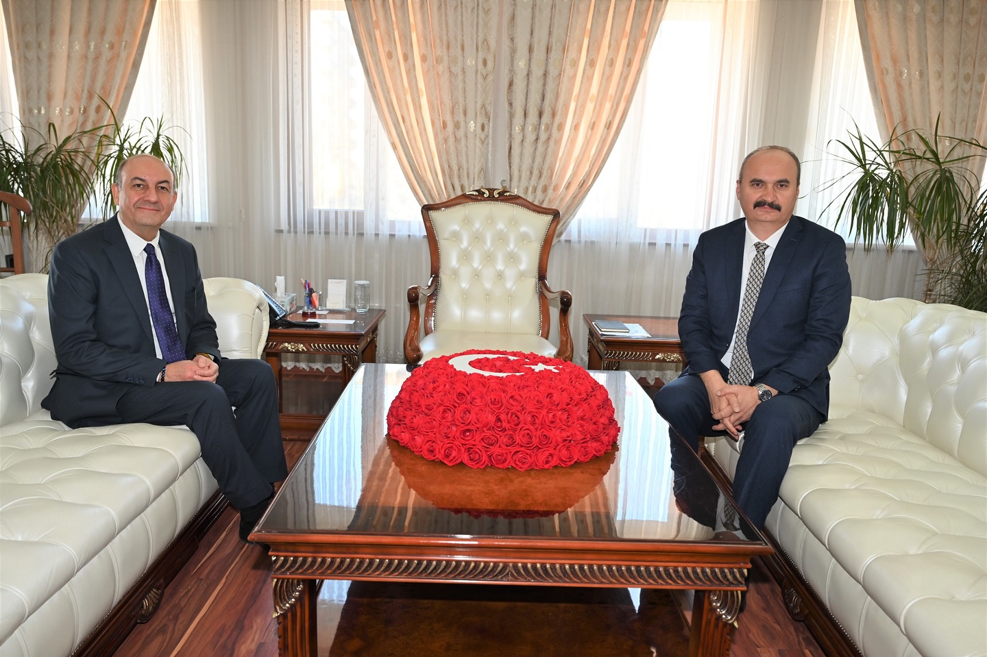 Büyükelçi Çakıl’dan Vali Canalp’a nezaket ziyareti