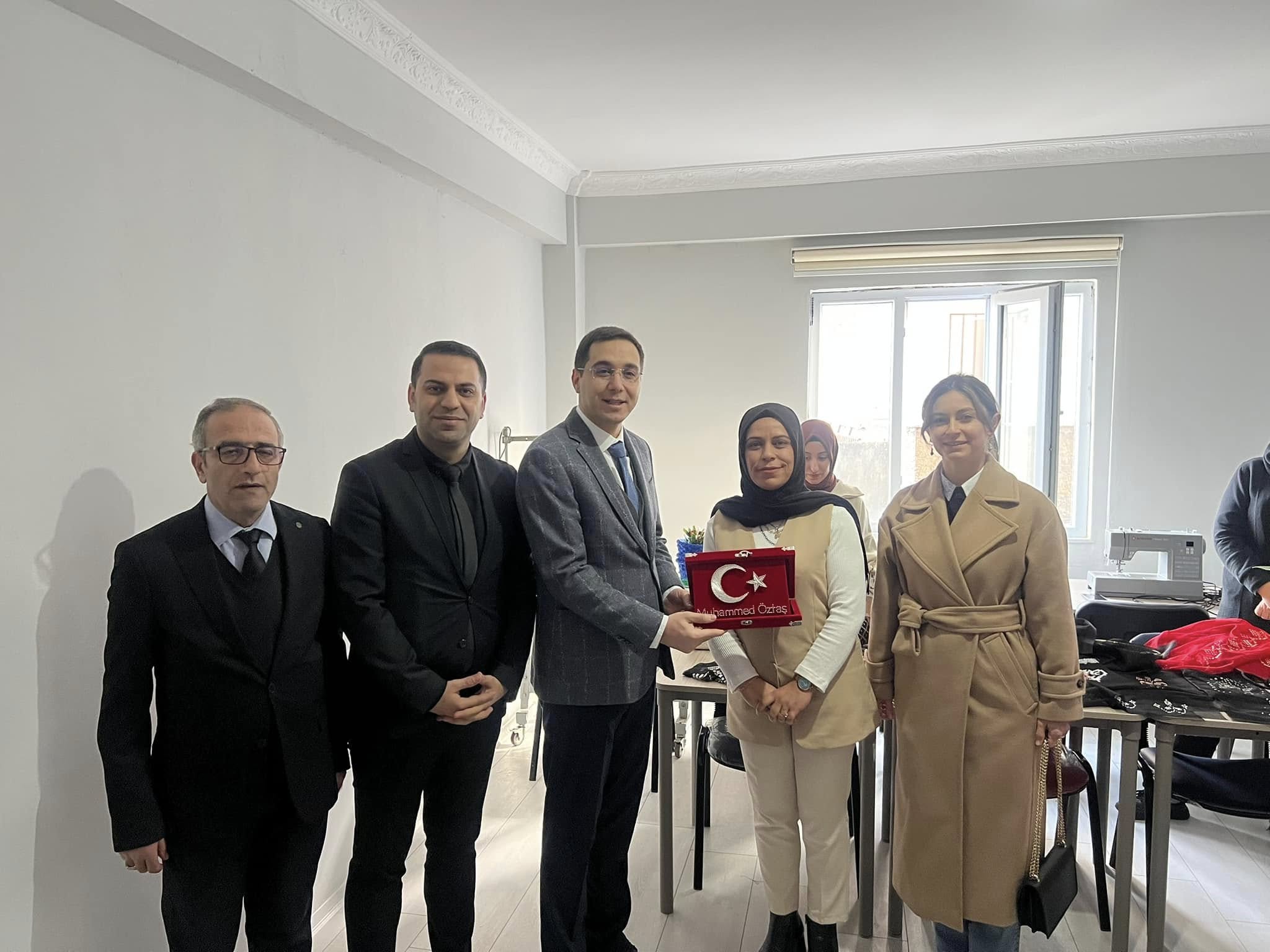 Gercüş Kaymakamı Öztaş, sene sonu sergisine katıldı