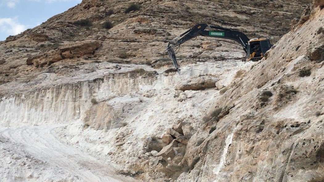 Hasankeyf’te, Ağaçlandırma ve Erozyon Servis Yolu bakımları yapıldı