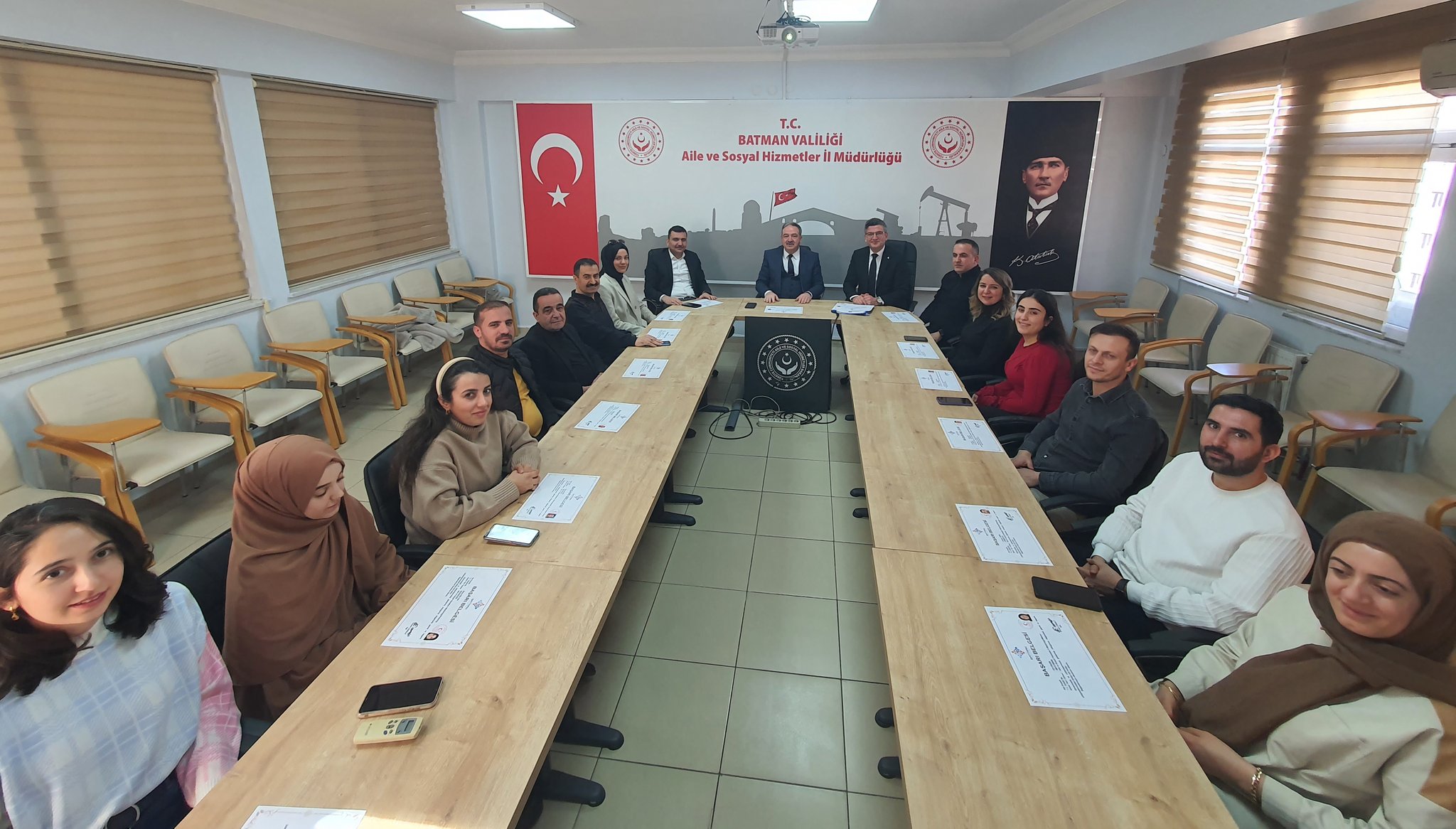 Vali Canalp’ten Batman Aile ve Sosyal Hizmetler Çalışanlarına Başarı Belgesi