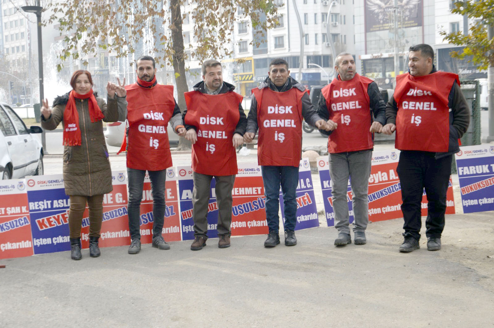 İşten çıkarılan işçilerin eylemi sürüyor