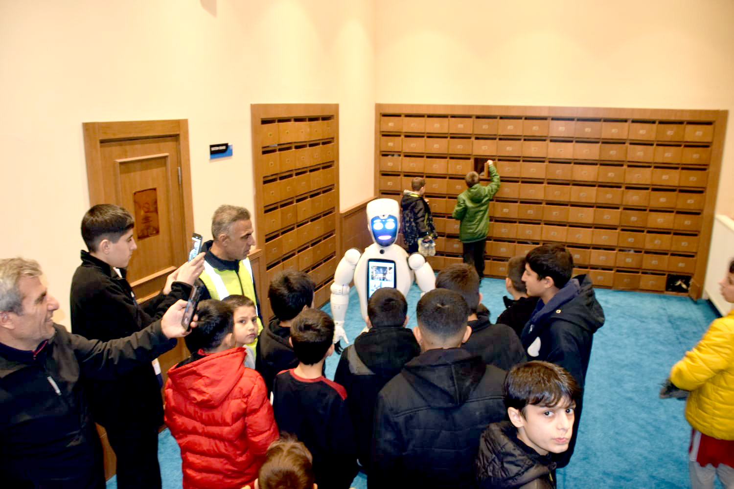 Kandilin önemini anlatan Robot büyük ilgi gördü