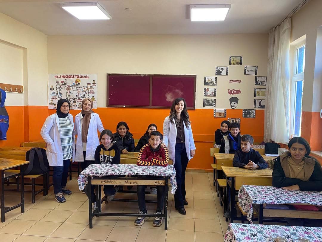 Çevrecik Ortaokulu öğrencilerine meslek tanıtım etkinliği düzenlendi