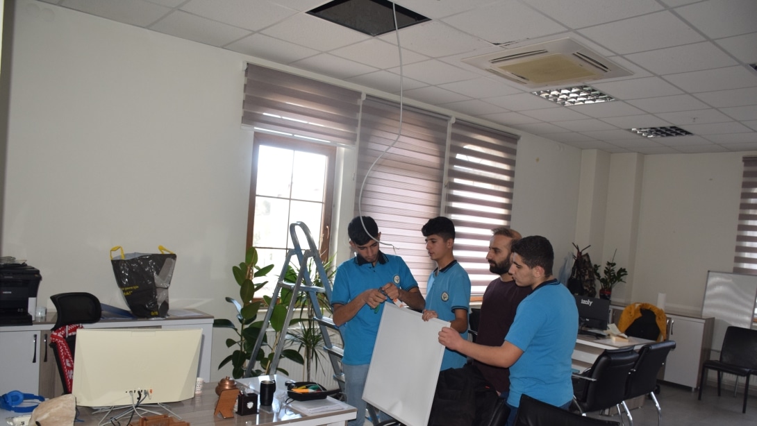 Mesleki Teknik Anadolu Lisesi’nden İlçe MEM Özel Büro’ya Teknik Destek