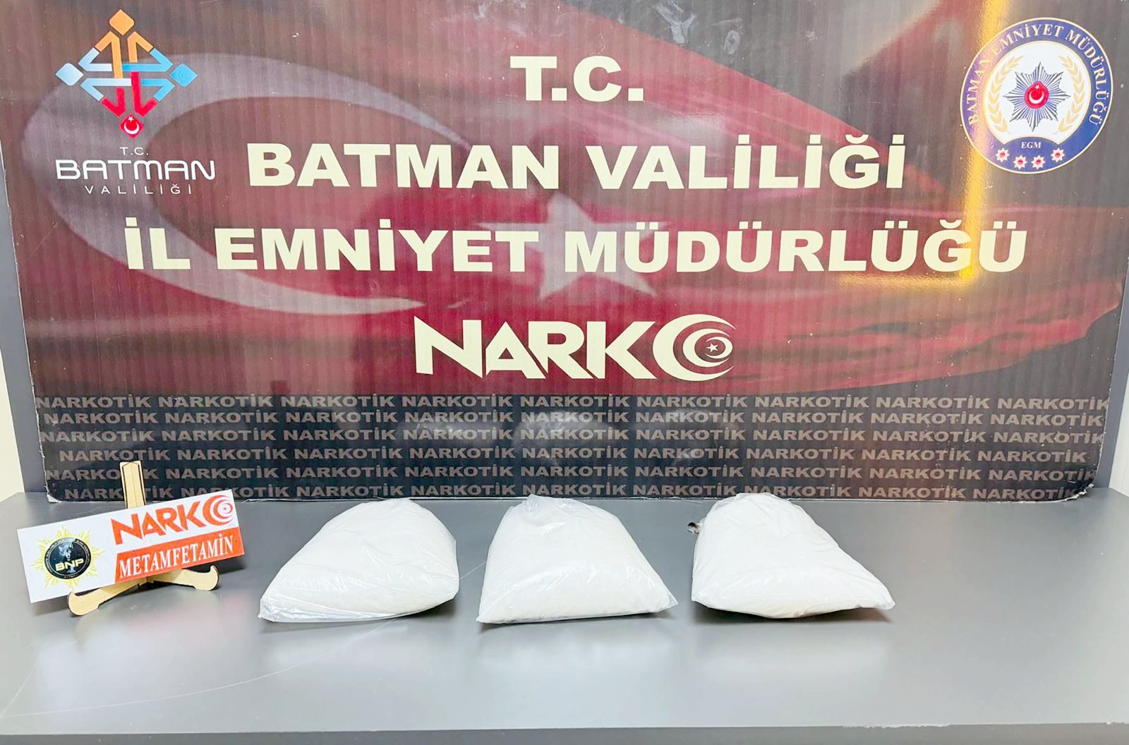 Durdurulan tırda metamfetamin ele geçirildi