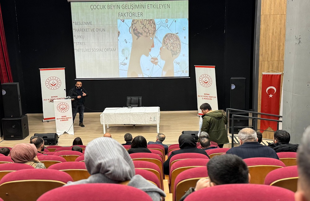 Otizmli bireylerin ailelerine yönelik seminer düzenlendi