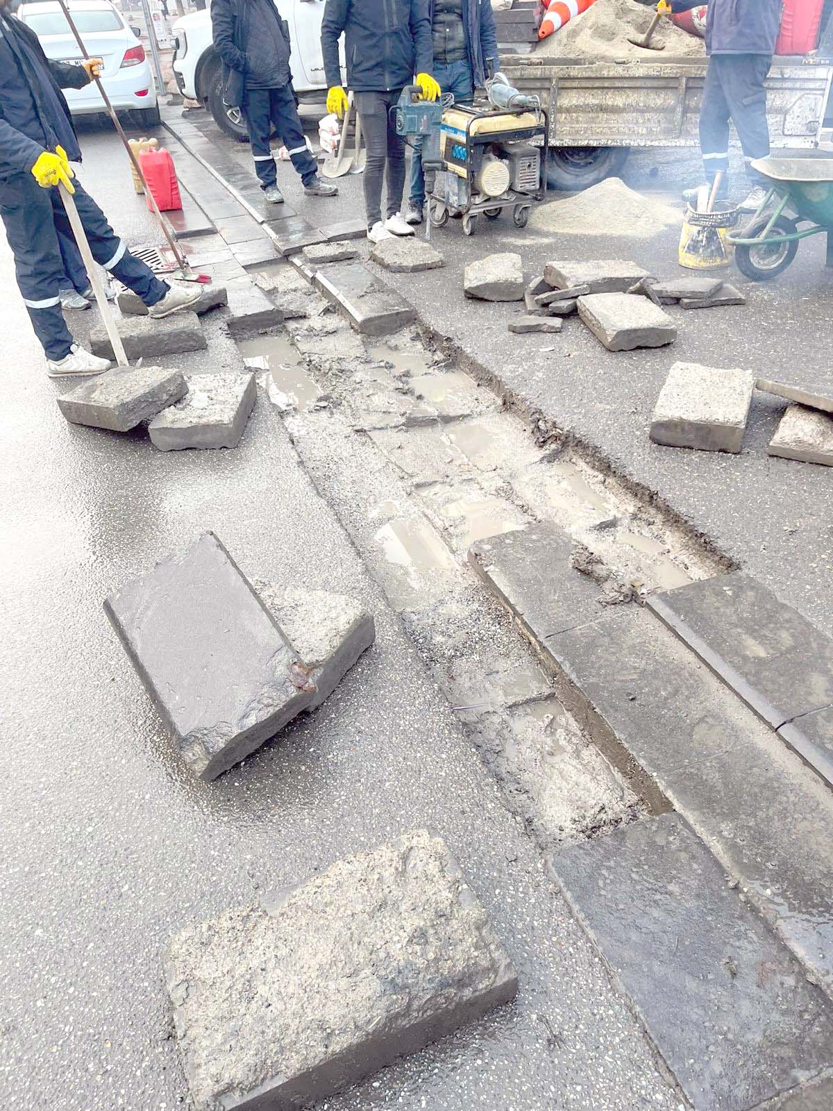 Belediye’den 15 Bin metrekarelik parke yama çalışması