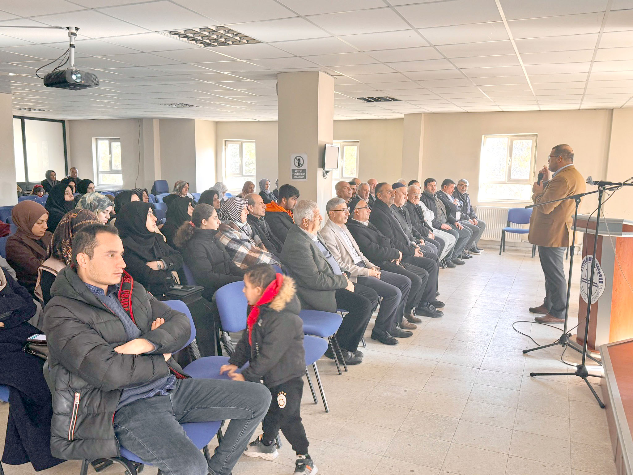 Umre yolcularına seminer düzenlendi