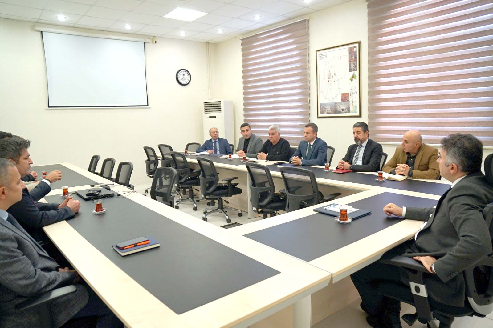 Rektör Demir, Daire Başkanlarıyla Toplantı Yaptı