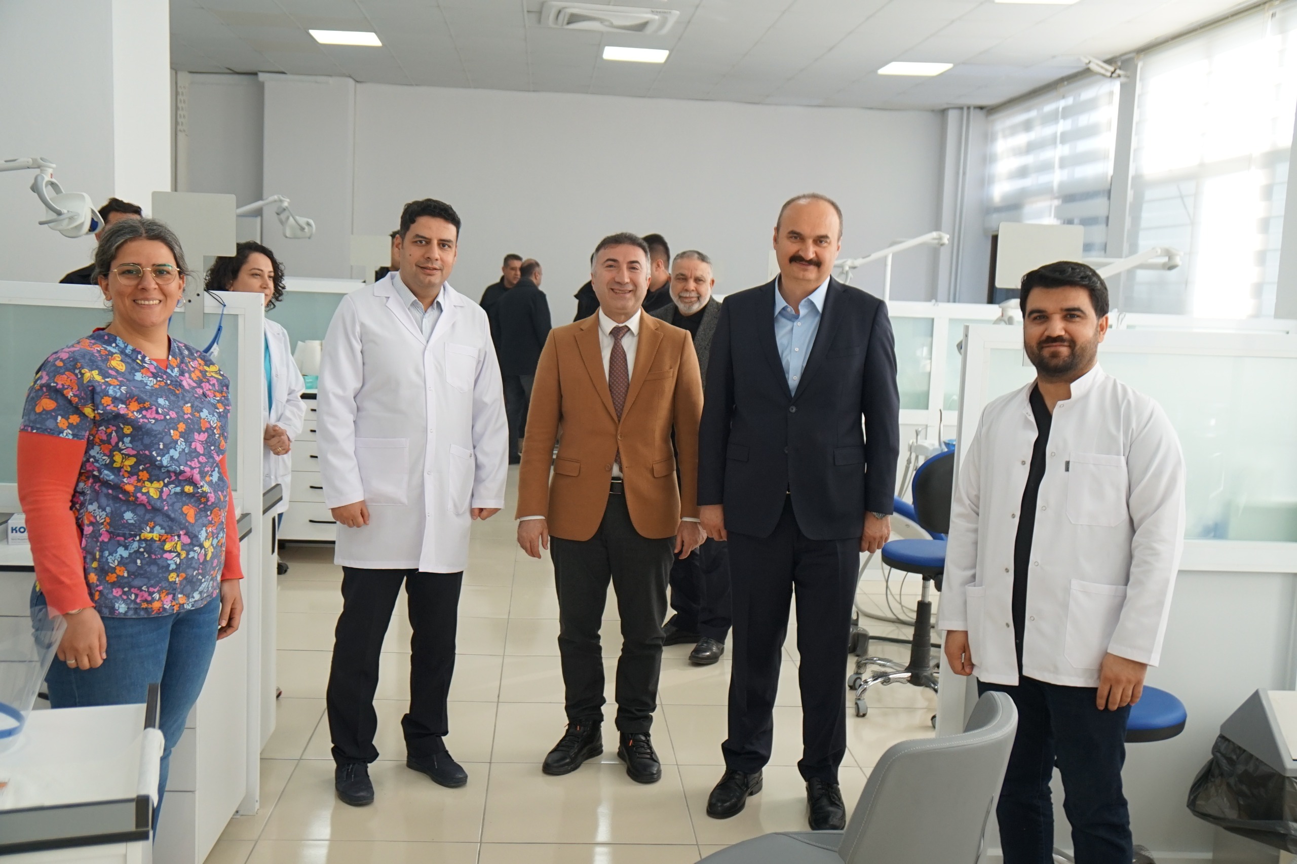 Vali Canalp’ten Ağız ve Diş Sağlığı Uygulama ve Araştırma Merkezi’ne ziyaret