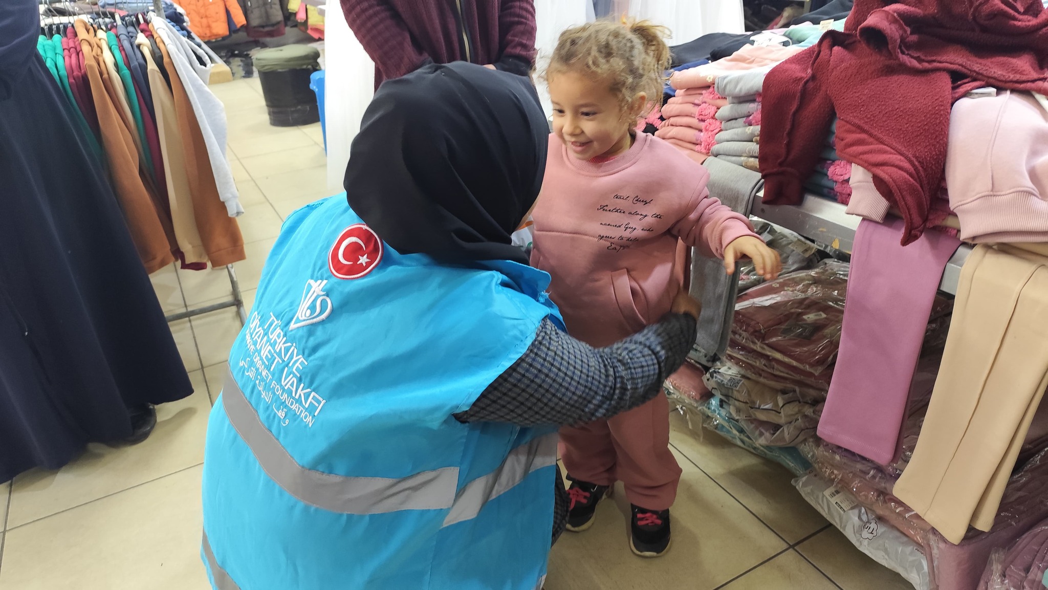 TDV’den yetim ve ihtiyaç sahibi çocuklara Bot ve Mont Desteği