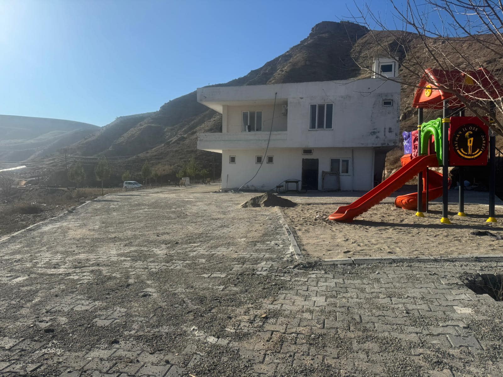 Yıldızlı Köyü Kale Mezrası’na Kilitli Parke Döşendi