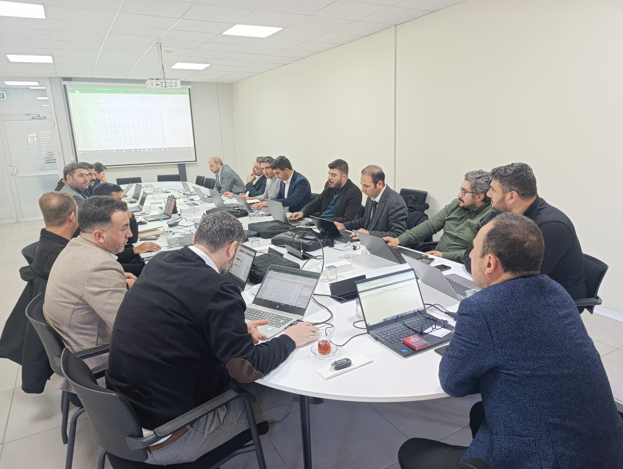 Dicle Elektrik Şanlıurfalı Muhtarlarla Görüşmelerini Sürdürüyor