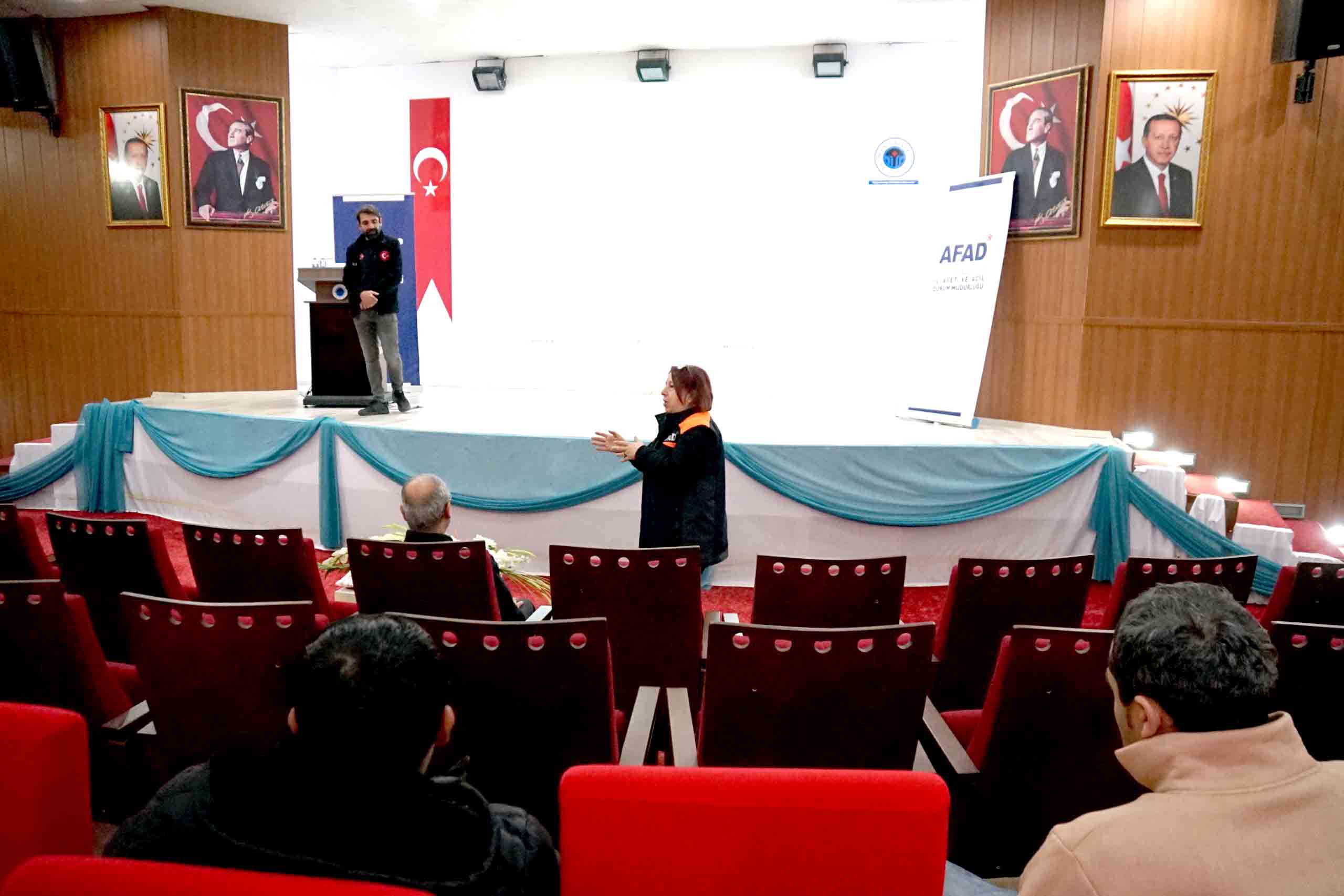 Üniversite personeline afet farkındalık eğitimi verildi