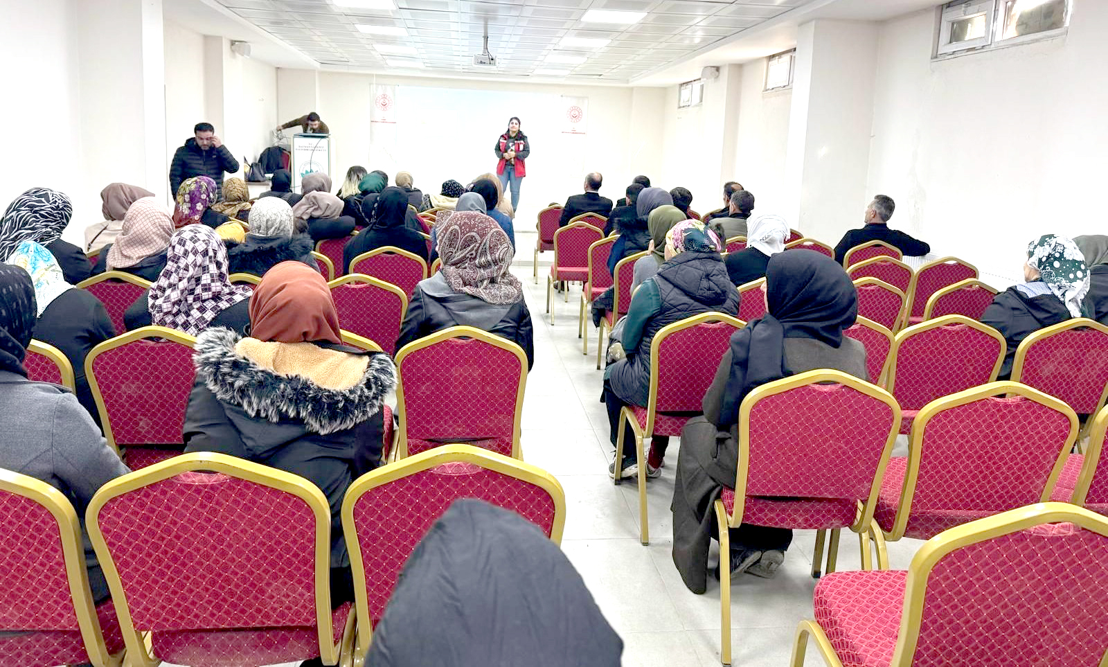 Velilere, kadına şönelik şiddetle mücadele eğitimi verildi