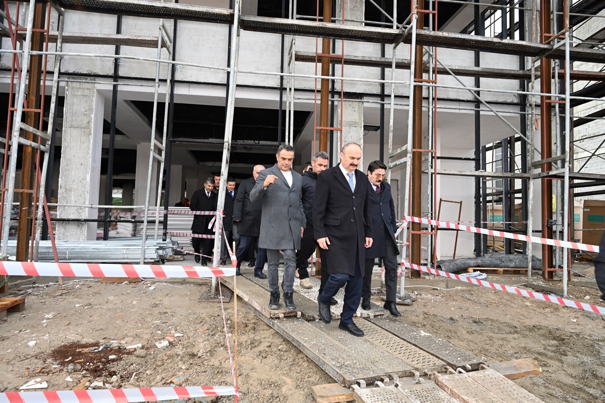 Bebek ve Çocuk Kütüphanesi inşaatını inceledi