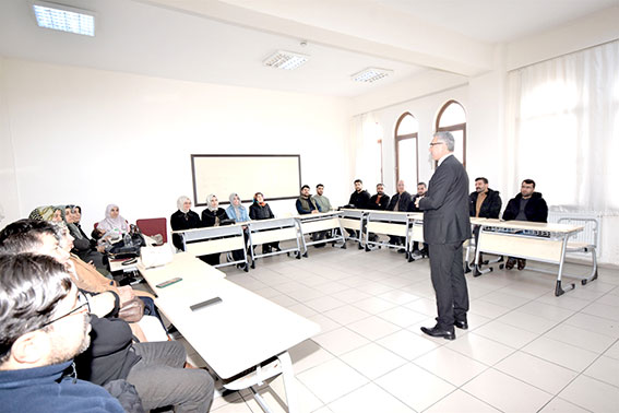 Öğretim Seminerlerini ziyaret etti