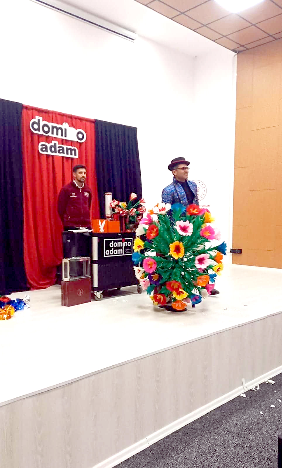 Beşiri’de Domino Adam’dan büyüleyici sihirbazlık gösterisi