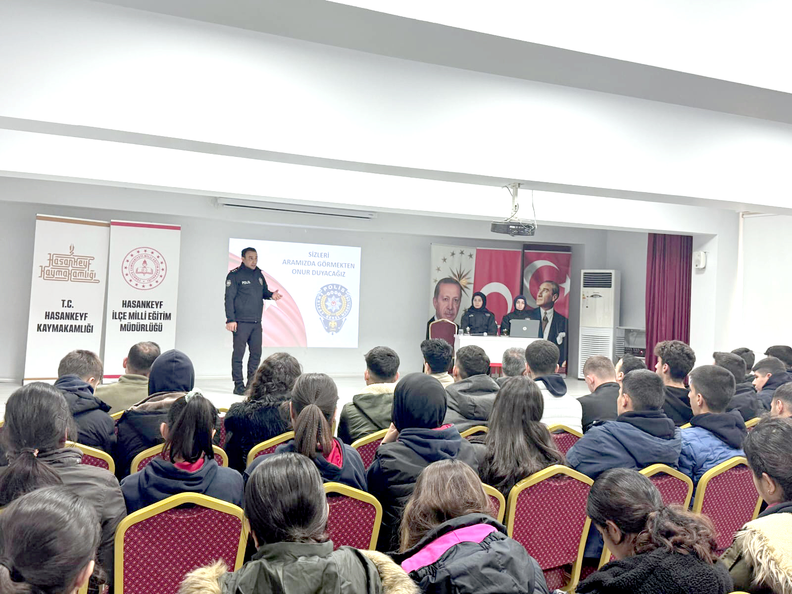 Hasankeyf Emniyeti kariyer günleri etkinliğinde öğrencilerle buluştu