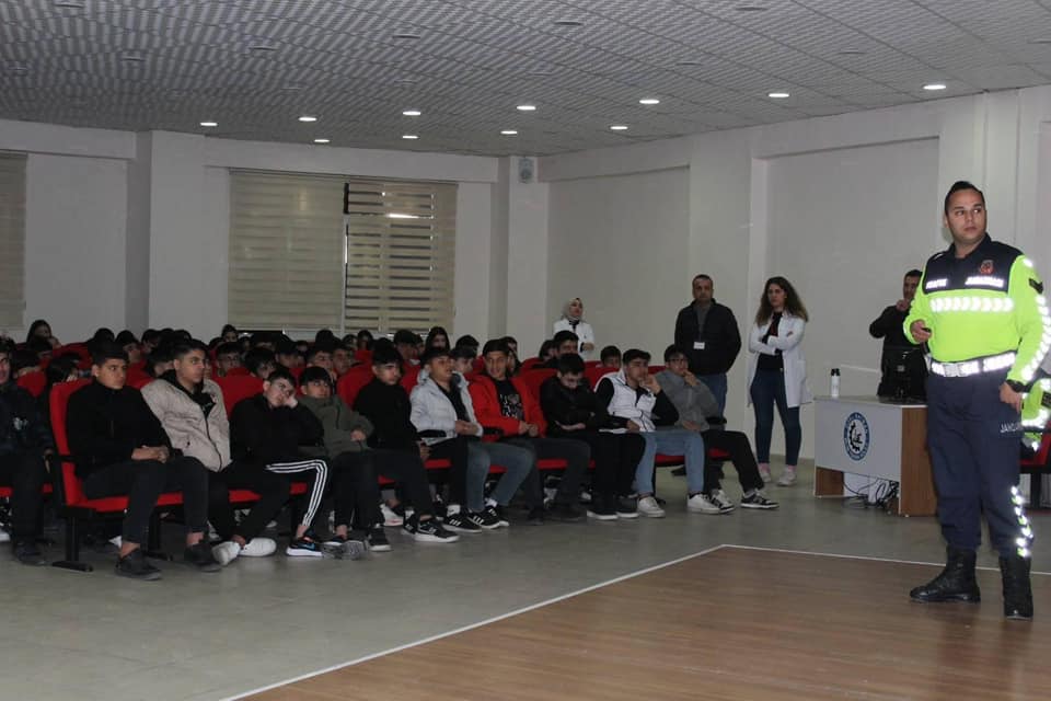 Jandarma, Bilim Teknik Koleji öğrencileriyle buluştu