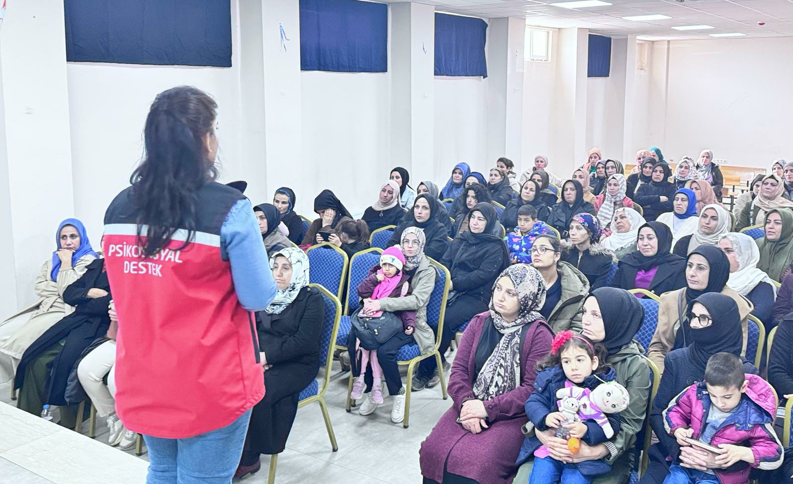 Fernas Ortaokulu Velilerine Kadına Yönelik Şiddetle Mücadele eğitimi verildi