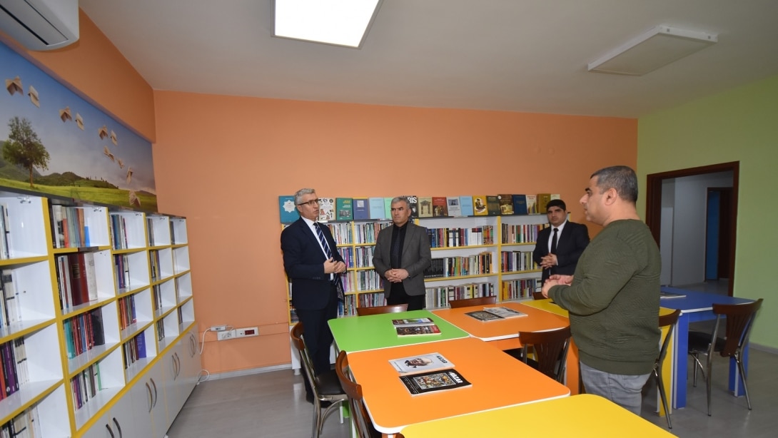 Müdür Ciğer, Kitap Okuma Noktası’nı ziyaret etti