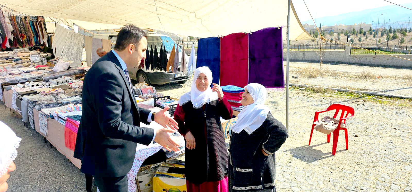 Kaymakam İmrak Pazaryeri esnafını ziyaret etti