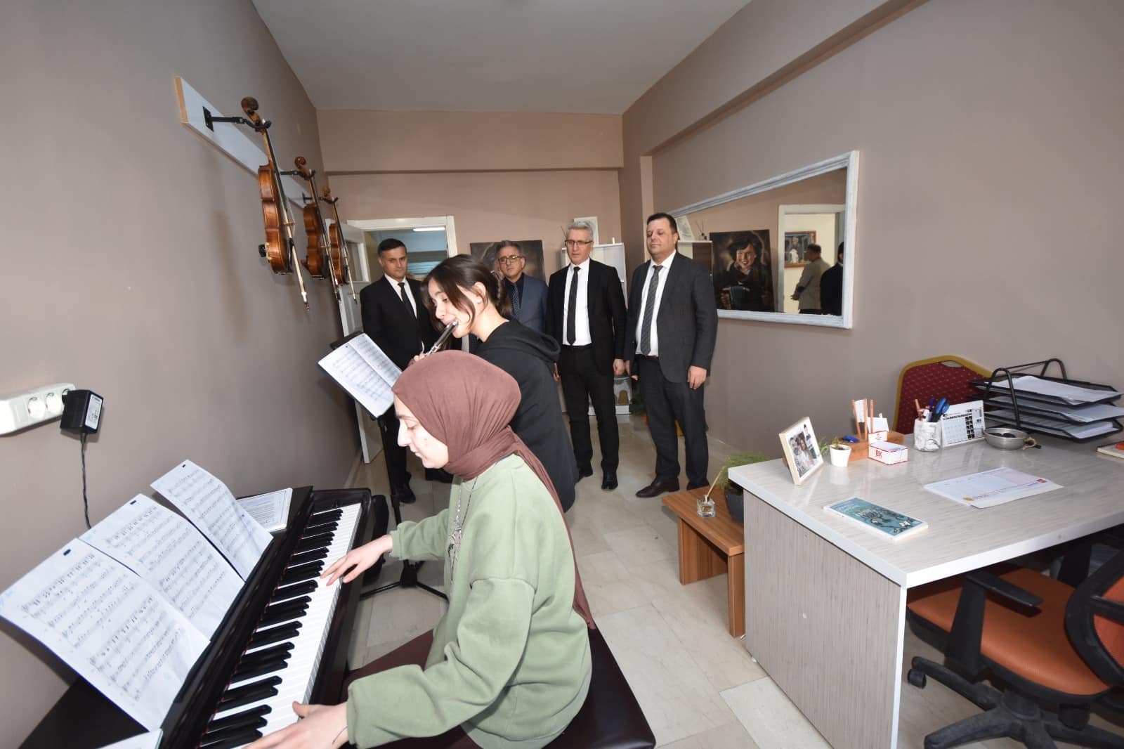 TOBB Güzel Sanatlar Lisesi’ni ziyaret etti