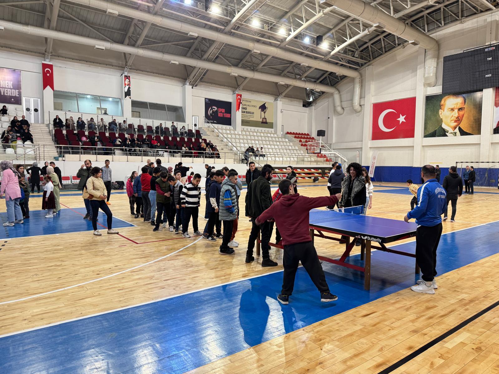 Down Sendromlu Çocuklar İçin Özel Spor Etkinliği