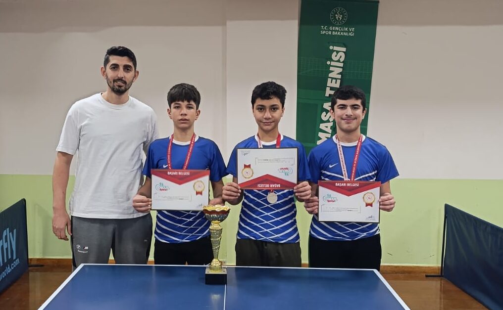 Fatih Ortaokulu Masa Tenisinde Türkiye finalinde