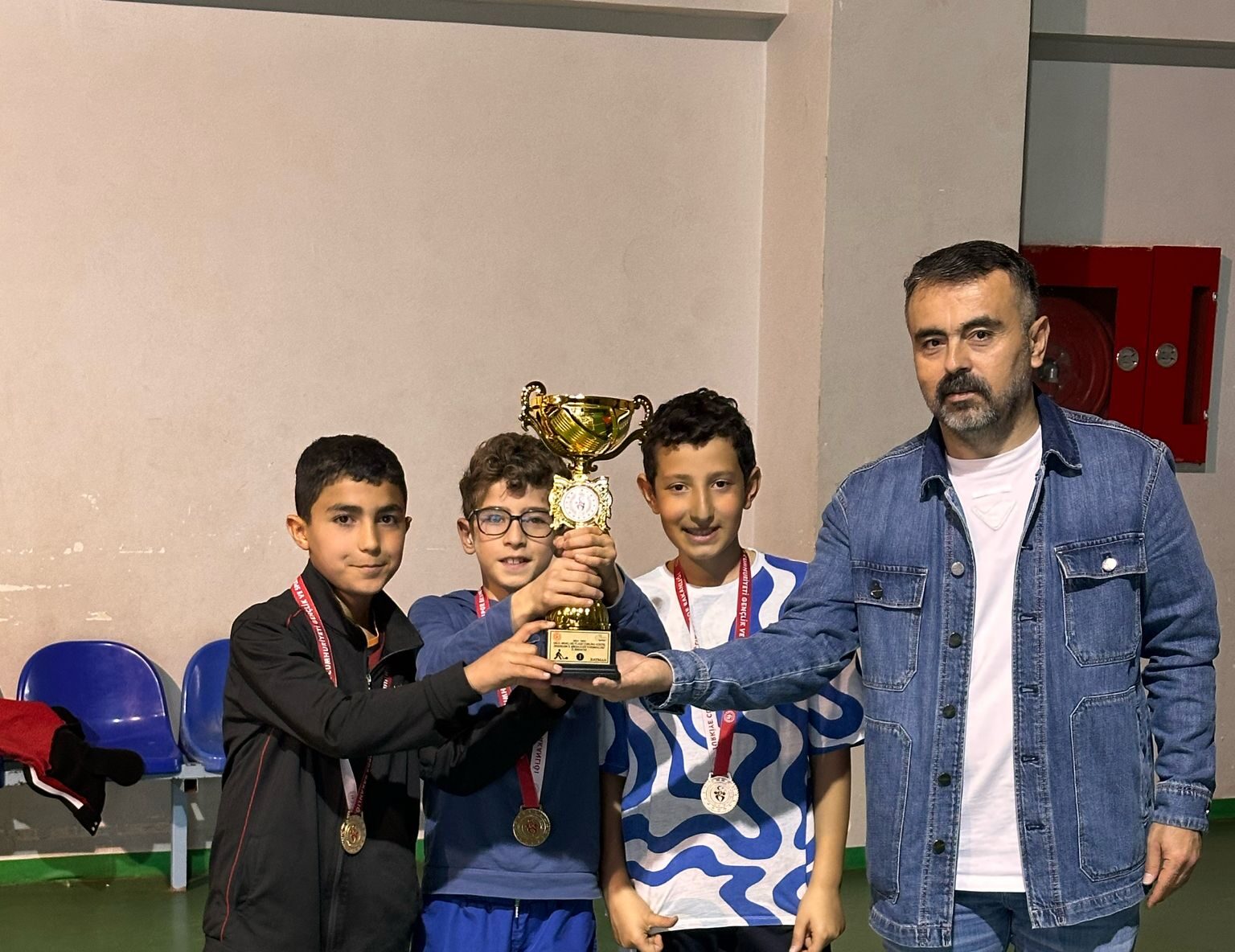 FLOOR CURLİNG KÜÇÜKLEDE FATİH ŞAMPİYON OLDU