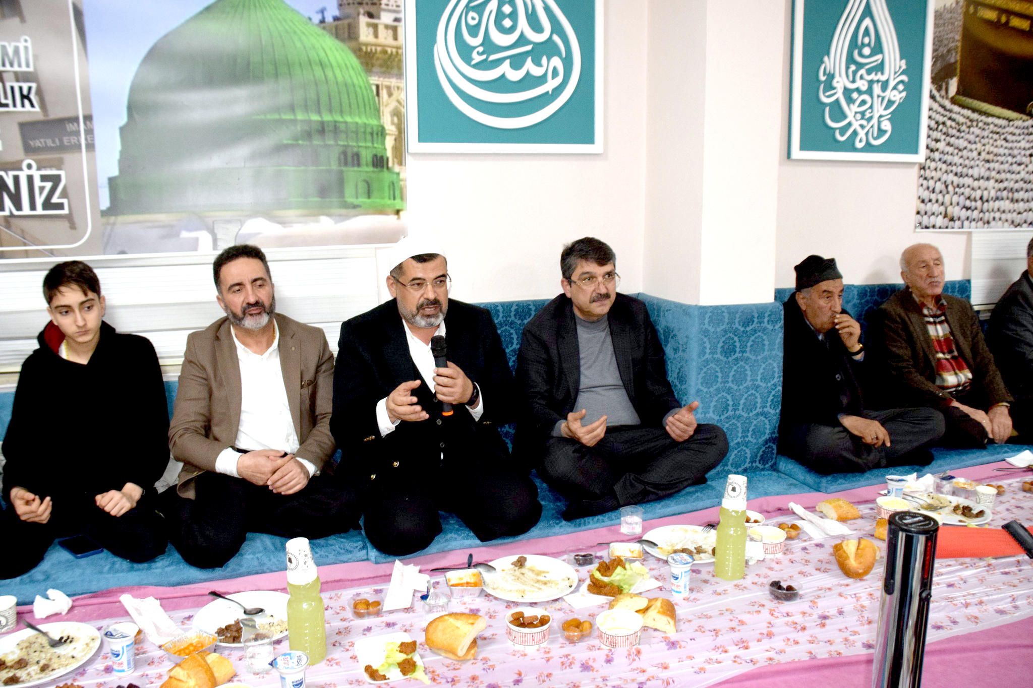 Nasıroğlu Kur’an Kursu’nda iftarını açtı