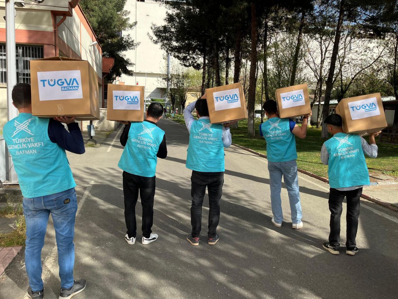 TÜGVA Batman’dan Ramazan Ayında gıda kolisi yardımı