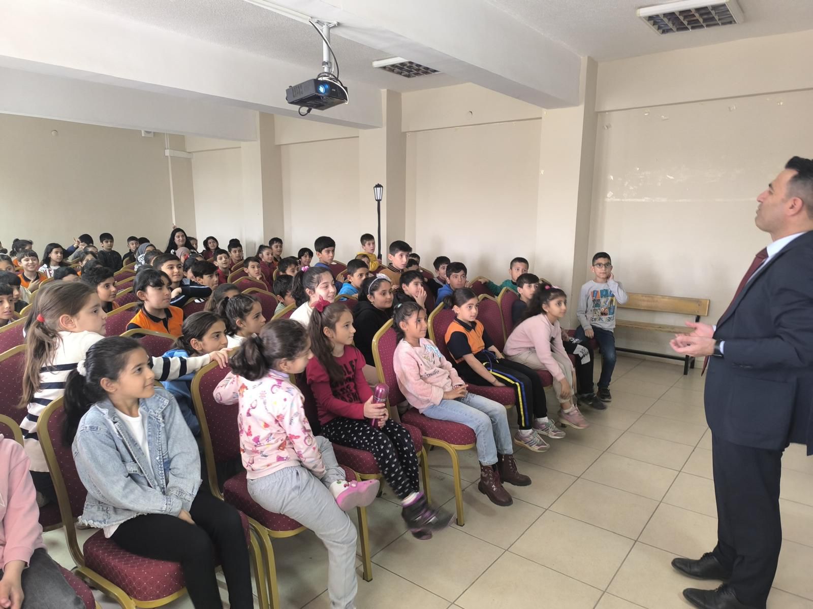 GENÇLİK OKUL SPORLARINI TANITIYOR…