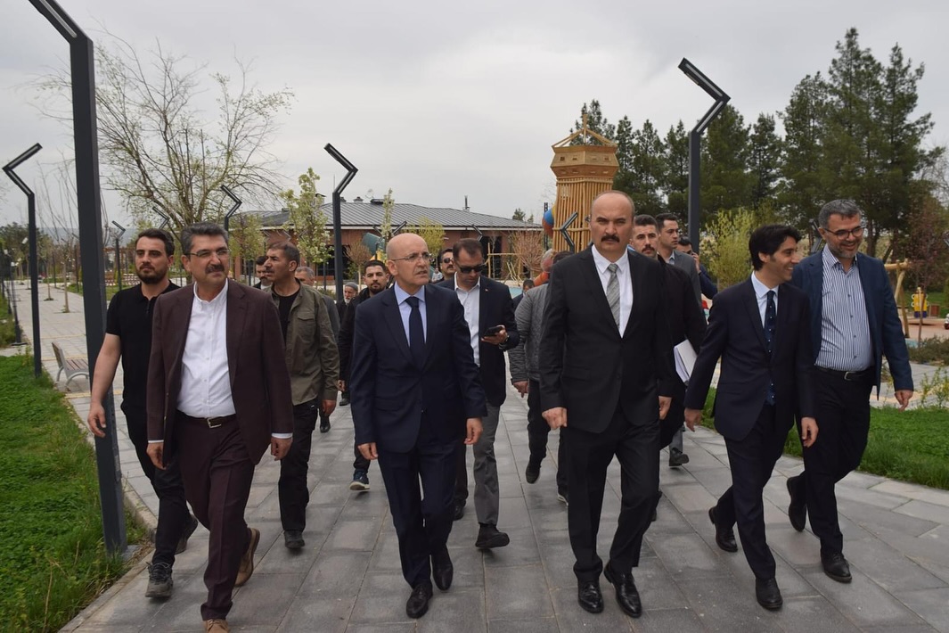 Bakan Mehmet Şimşek’ten Batman’a Ziyaret: Millet Bahçesi ve Külliye İncelemesi