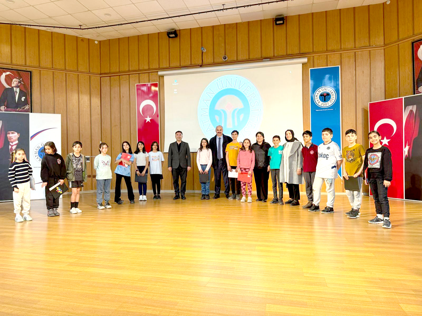 Vali Canalp’ten Üniversite Çocuk Korosu Konser Provasına ziyaret