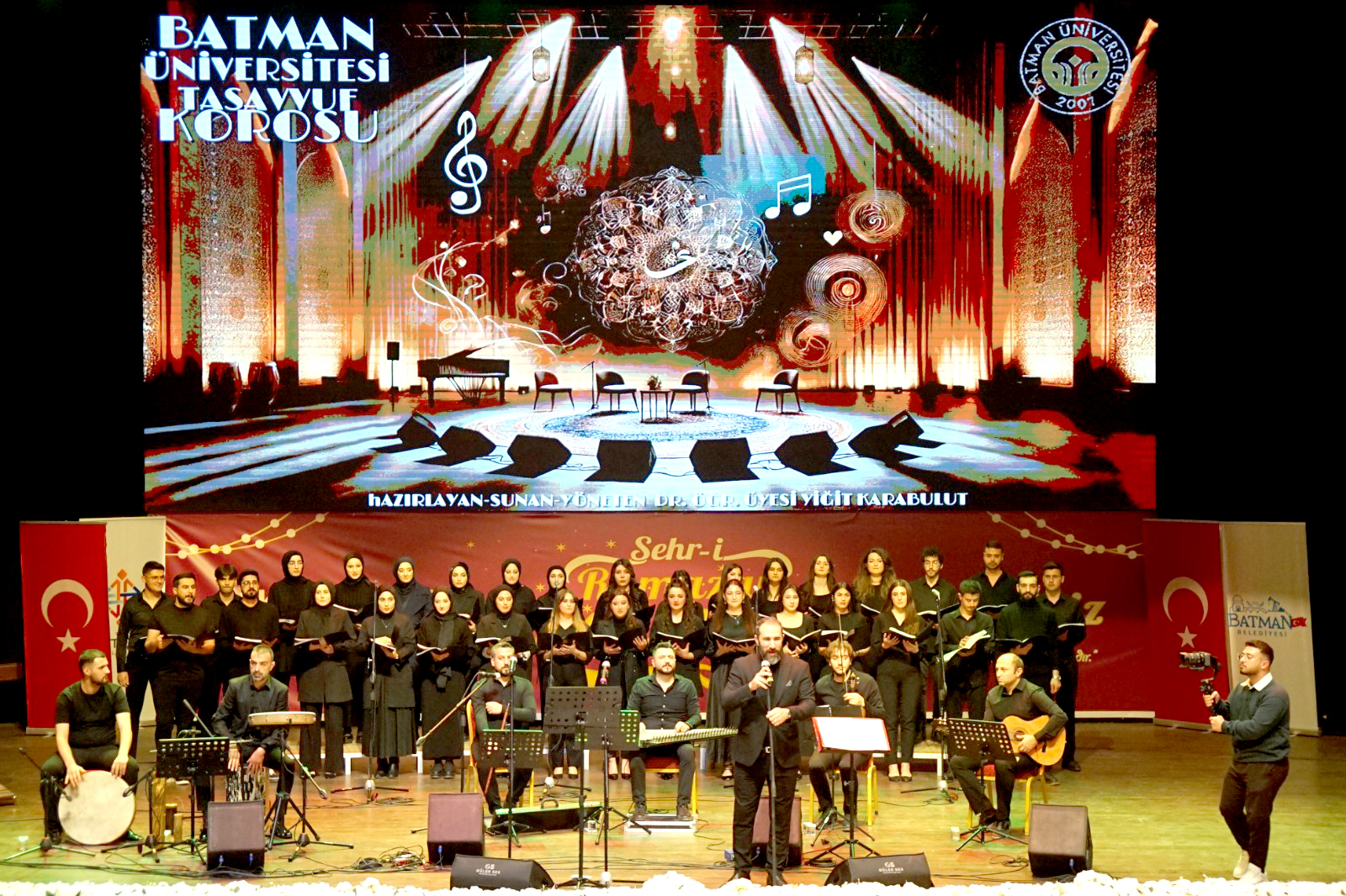 Öğrencilerden Külliye’de İlahi dinletisi