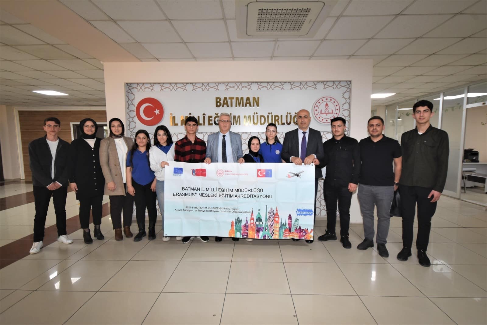 İspanya’da Staj Yapan Öğrencilerden Müdür Ciğer’e ziyaret